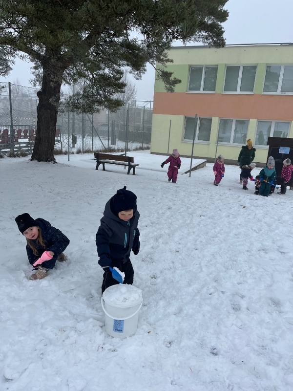 Broučci se účastní zimní školkiády