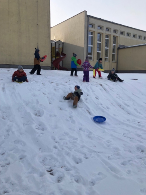 Hrátky na sněhu - Opičky