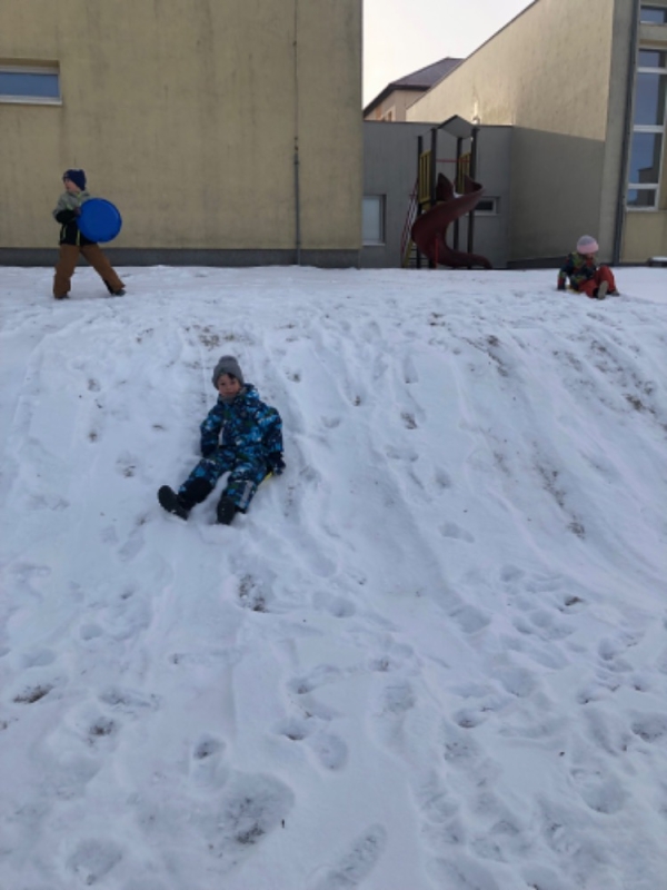 Hrátky na sněhu - Opičky