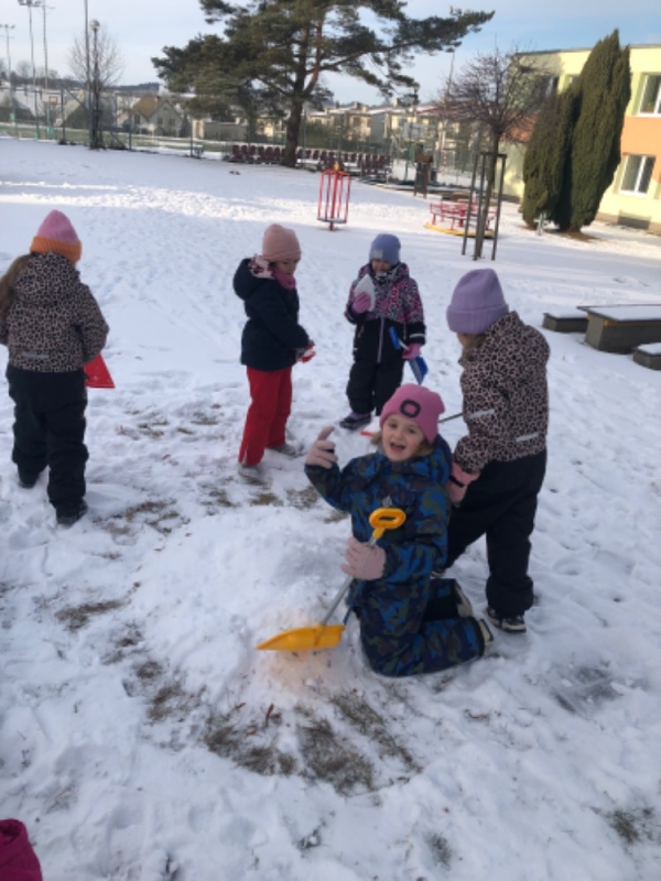 Hrátky na sněhu - Opičky