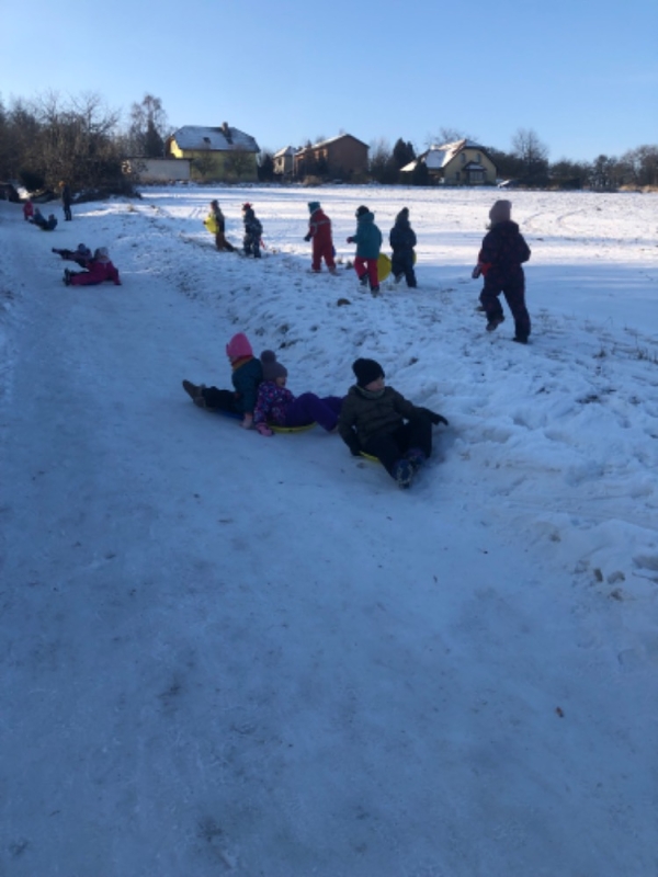 Hrátky na sněhu - Opičky