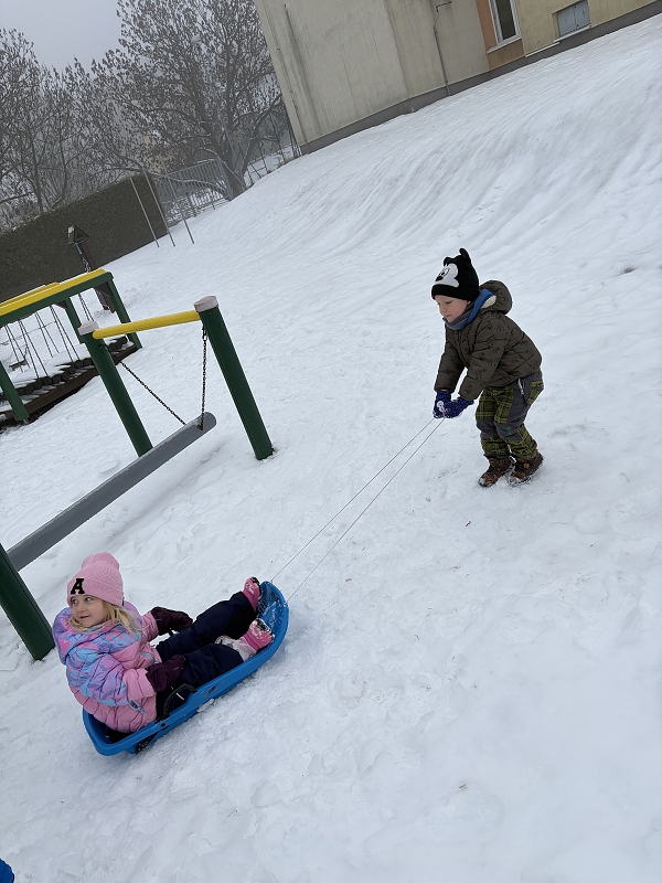 Kočičky na zimní školkiádě