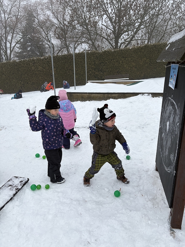 Kočičky na zimní školkiádě