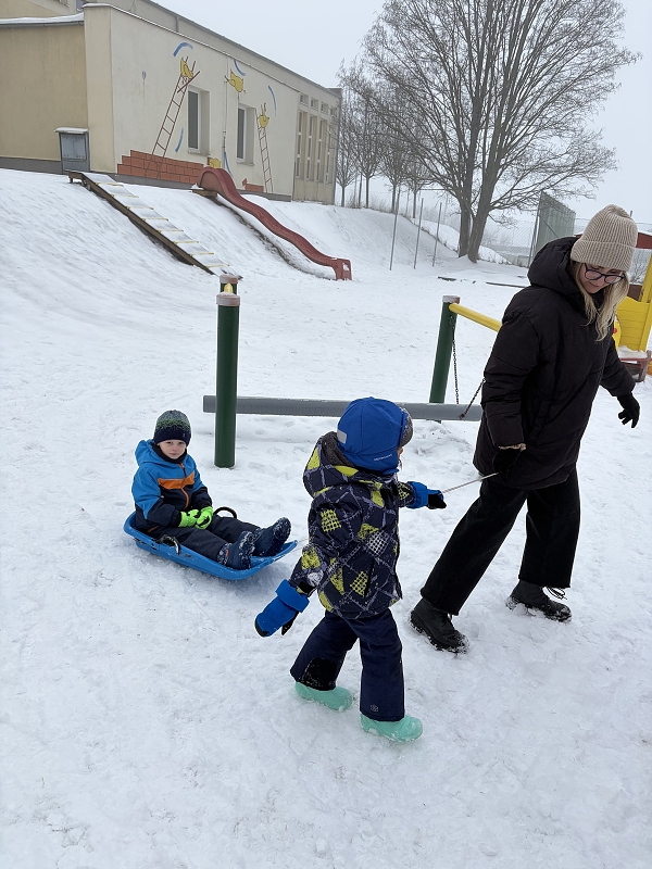 Kočičky na zimní školkiádě