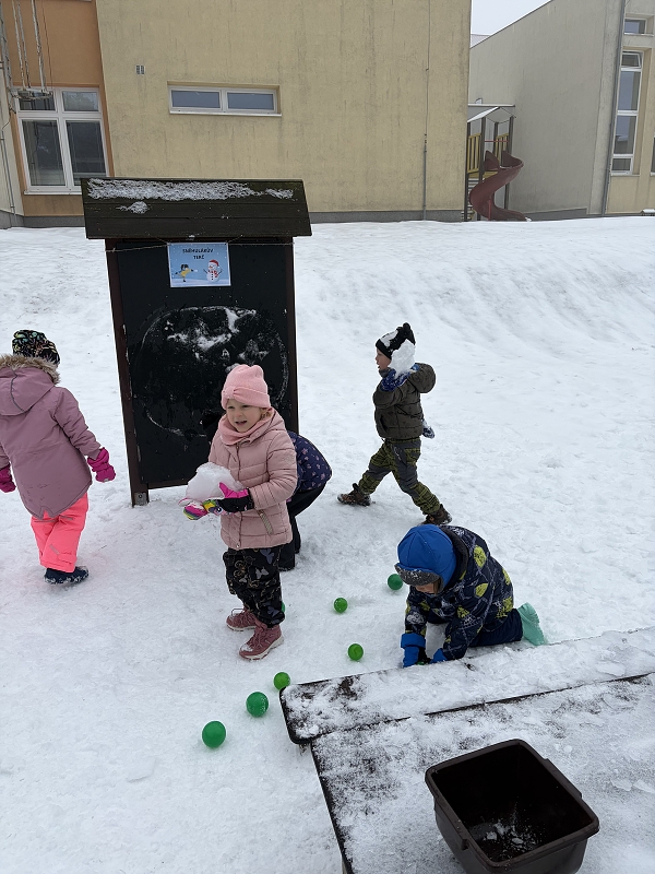 Kočičky na zimní školkiádě