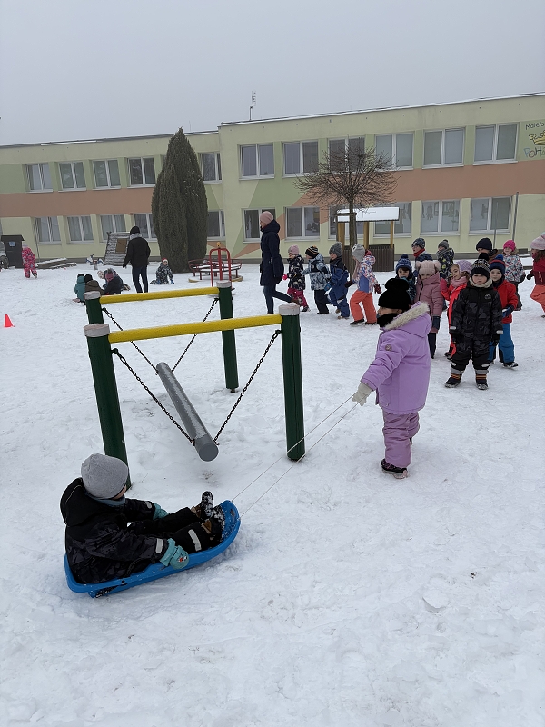 Kočičky na zimní školkiádě