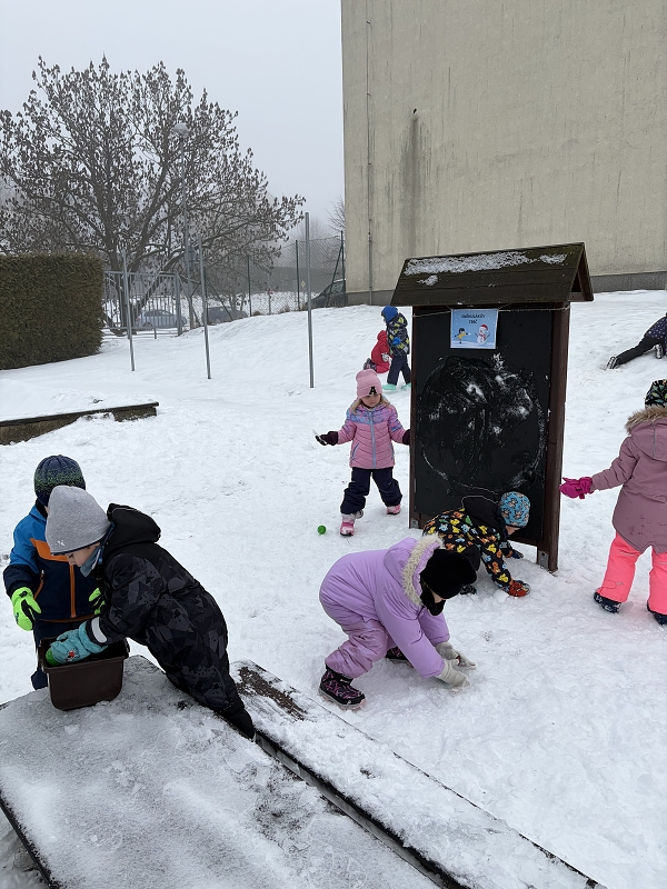 Kočičky na zimní školkiádě