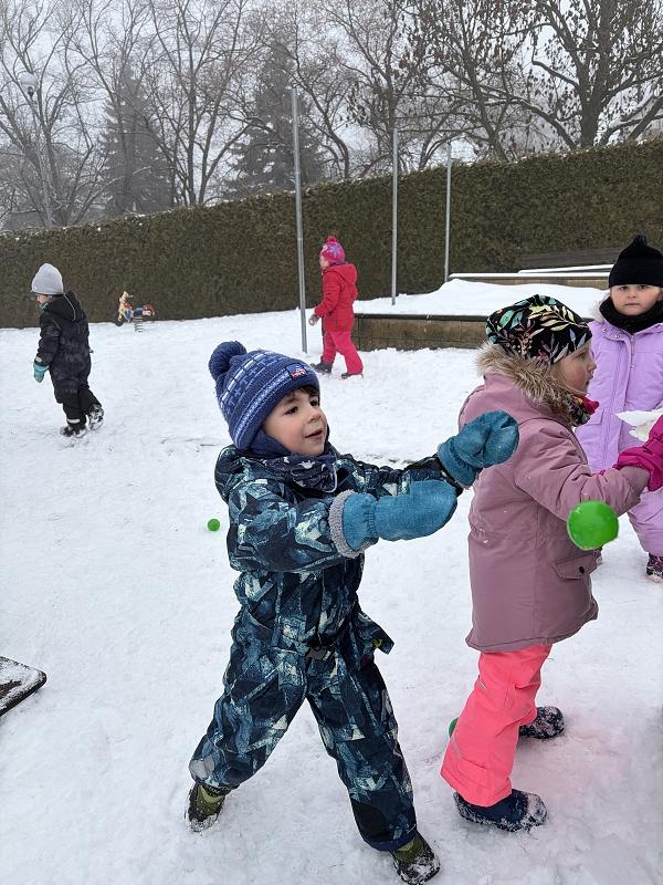 Kočičky na zimní školkiádě