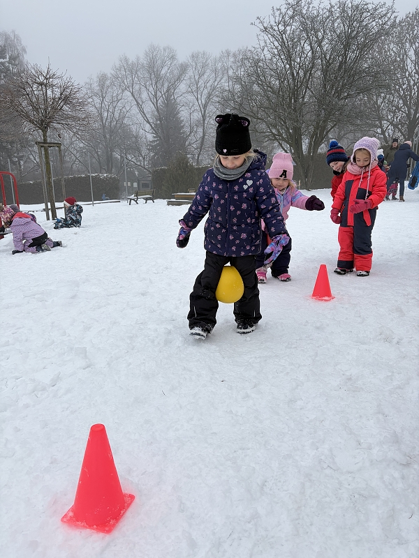 Kočičky na zimní školkiádě