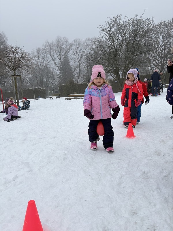 Kočičky na zimní školkiádě
