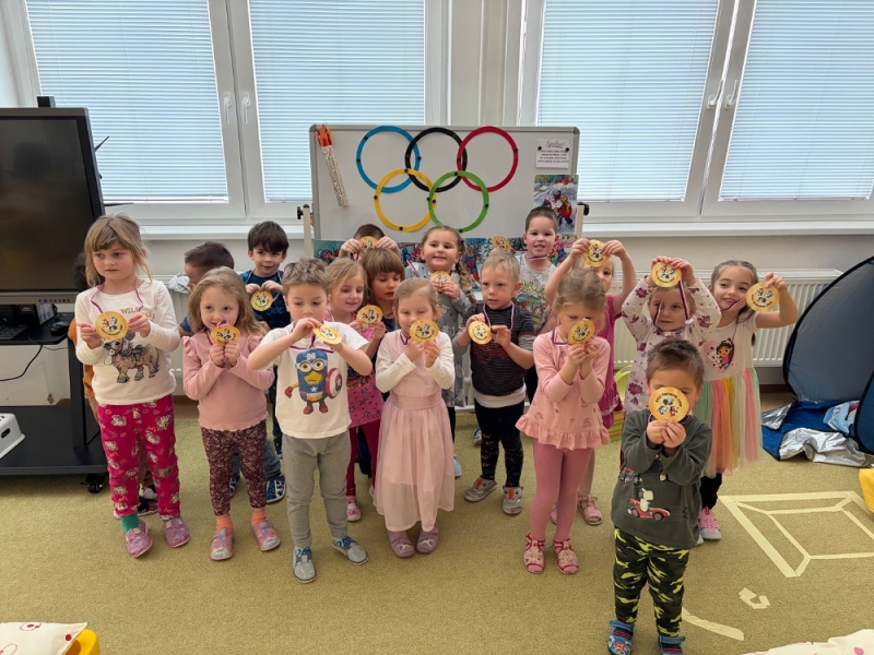 Kočičky na zimní školkiádě