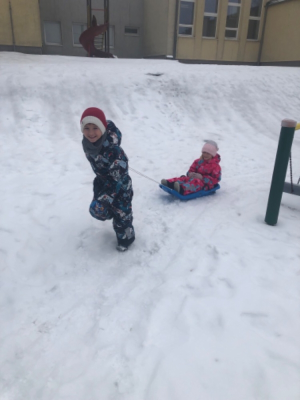 Opičky a zimní školkiáda