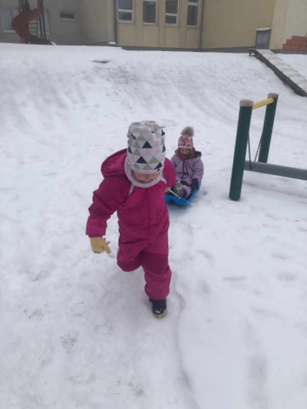 Opičky a zimní školkiáda