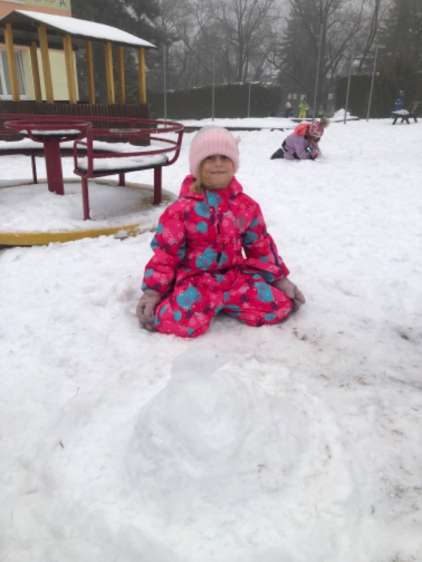 Opičky a zimní školkiáda