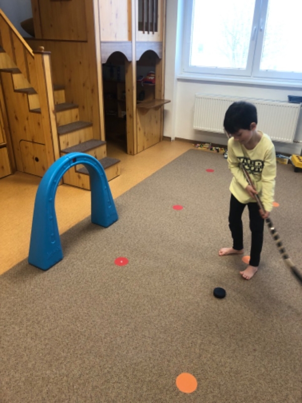 Opičky a zimní školkiáda