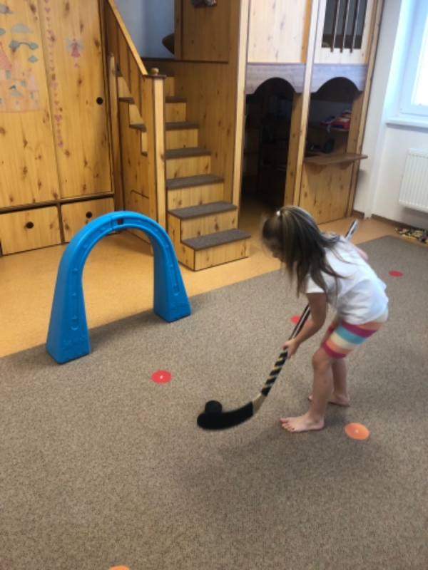 Opičky a zimní školkiáda