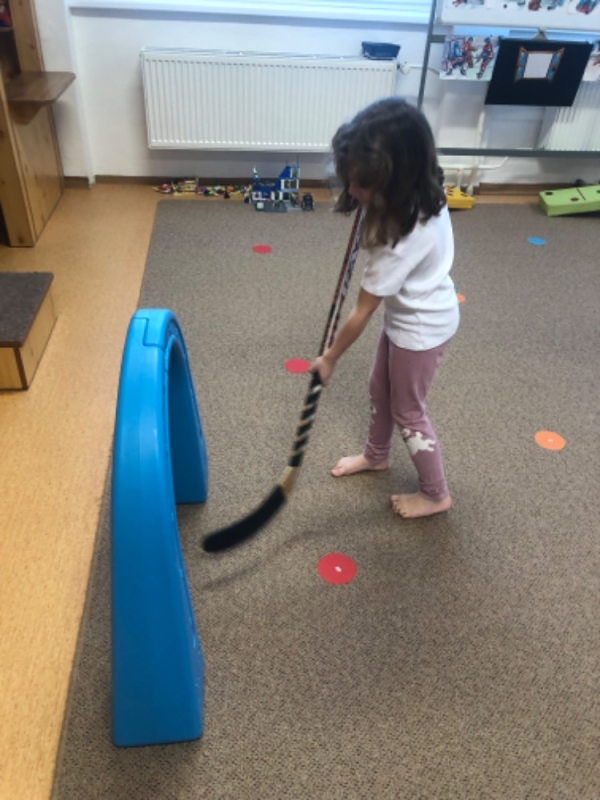 Opičky a zimní školkiáda