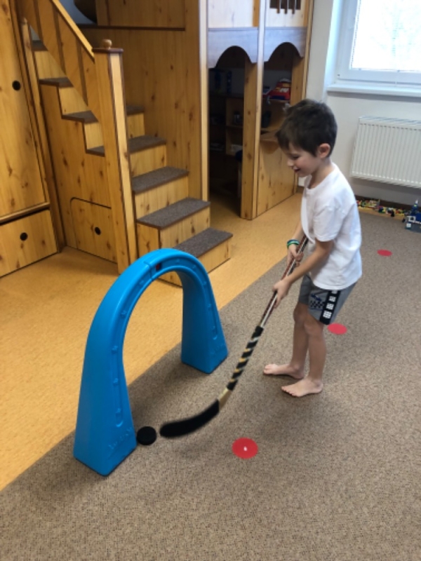 Opičky a zimní školkiáda