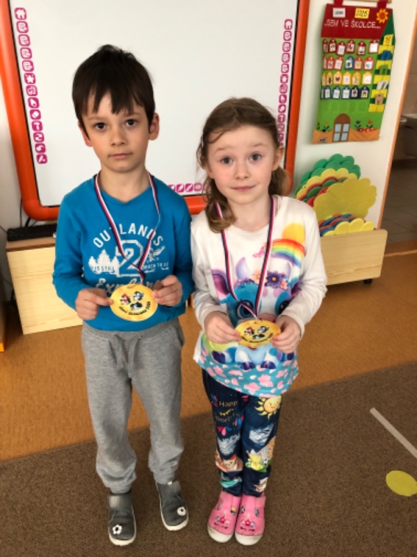 Opičky a zimní školkiáda