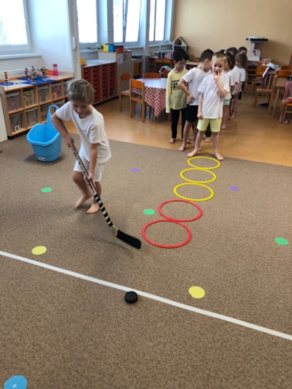 Opičky a zimní školkiáda