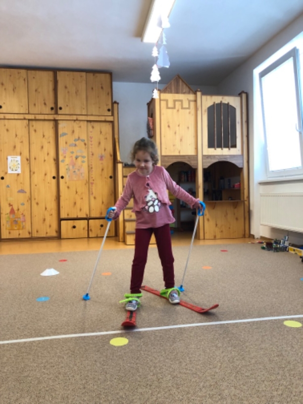 Opičky a zimní školkiáda