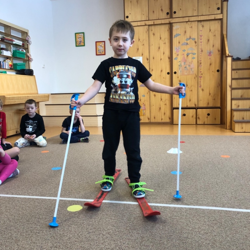 Opičky a zimní školkiáda