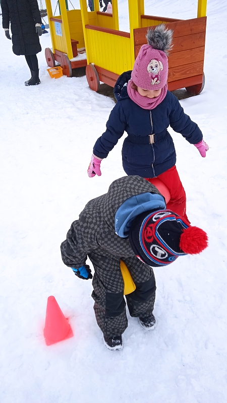 Opičky a zimní školkiáda