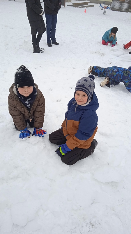 Opičky a zimní školkiáda