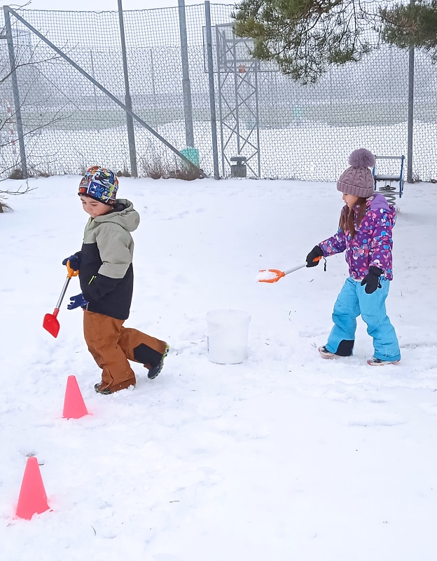 Opičky a zimní školkiáda