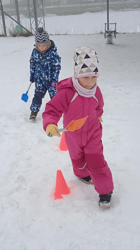 Opičky a zimní školkiáda