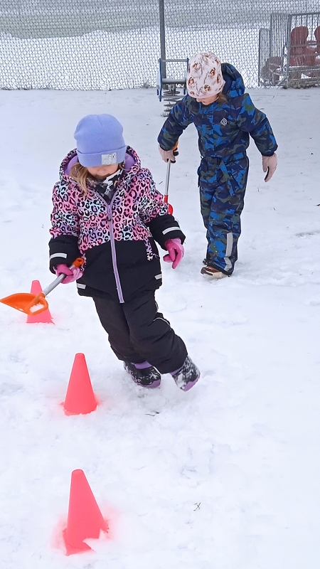 Opičky a zimní školkiáda