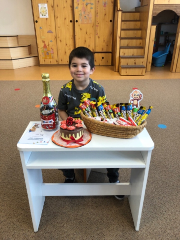 Opičky slaví narozeniny