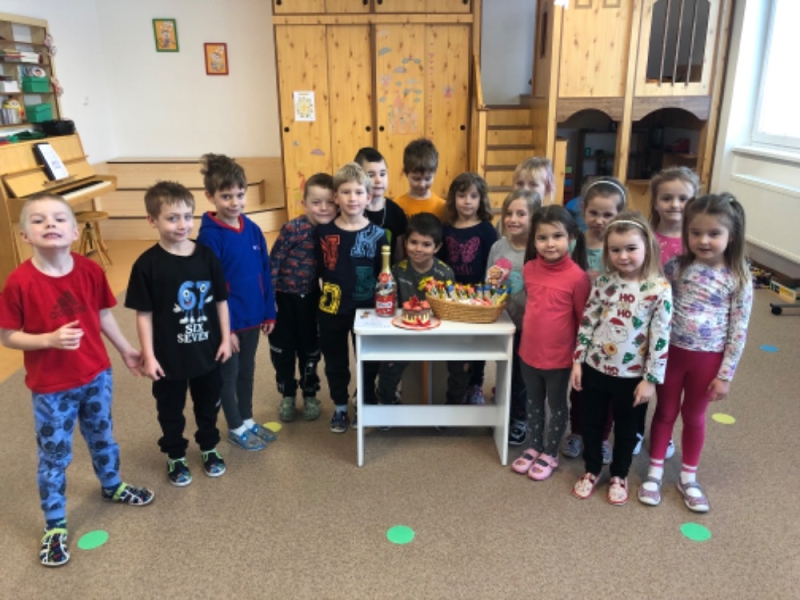 Opičky slaví narozeniny