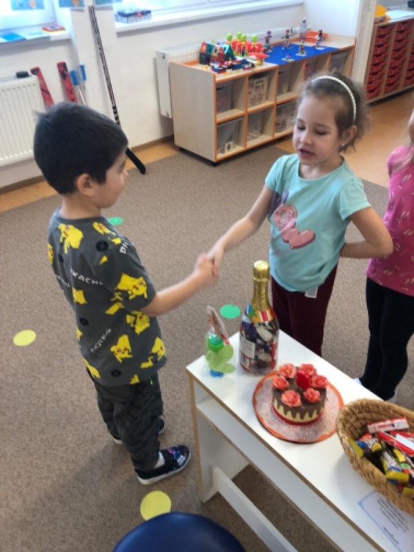 Opičky slaví narozeniny