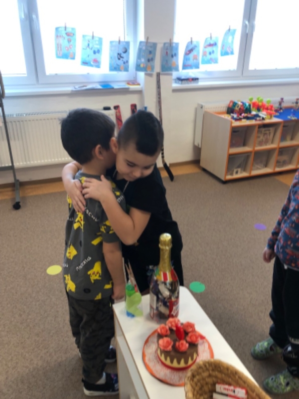 Opičky slaví narozeniny