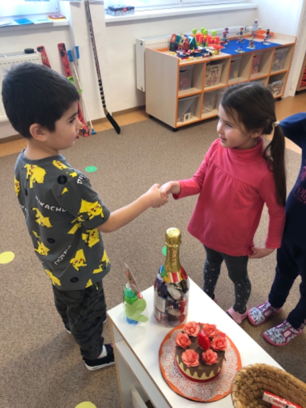 Opičky slaví narozeniny