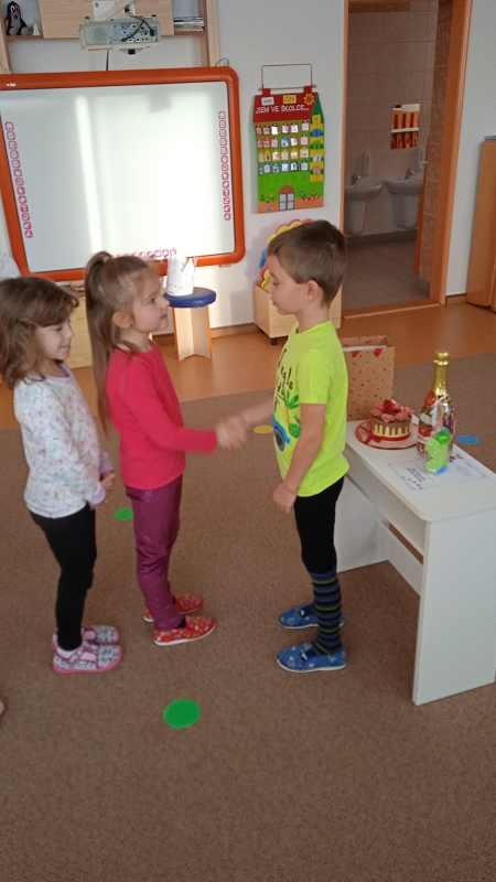 Opičky slaví narozeniny