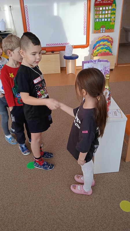 Opičky slaví narozeniny