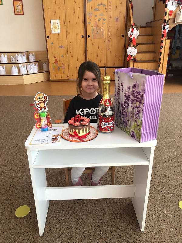 Opičky slaví narozeniny