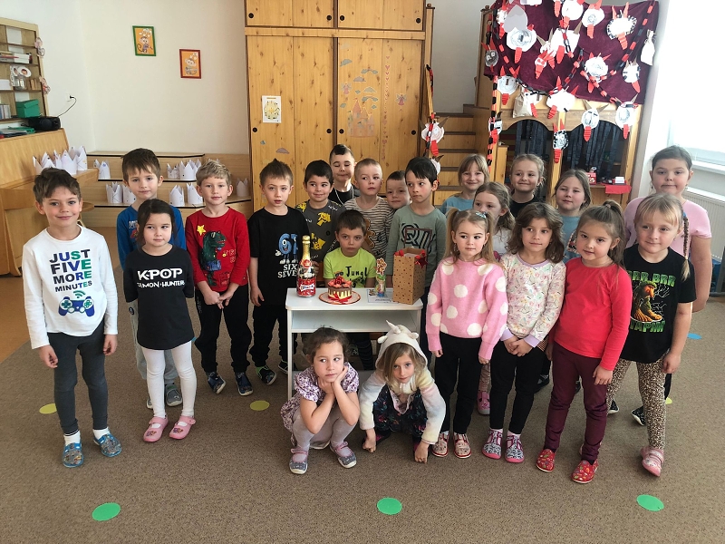 Opičky slaví narozeniny