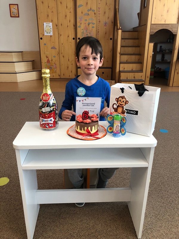 Opičky slaví narozeniny