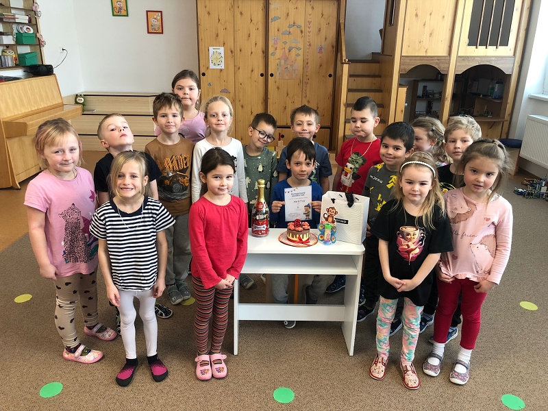 Opičky slaví narozeniny