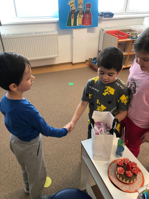 Opičky slaví narozeniny