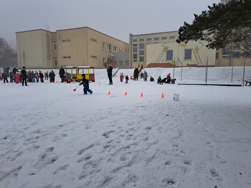 Zimní školkiáda třídy Veverek