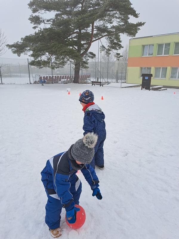 Zimní školkiáda třídy Veverek