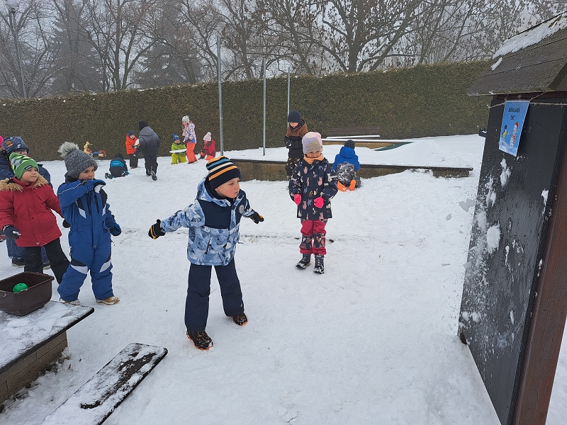 Zimní školkiáda třídy Veverek