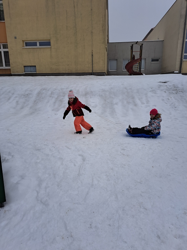 Zimní školkiáda třídy Veverek