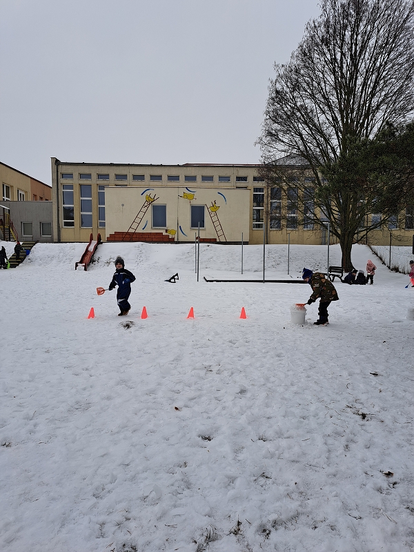 Zimní školkiáda třídy Veverek