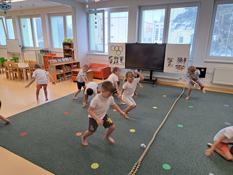 Zimní školkiáda třídy Veverek