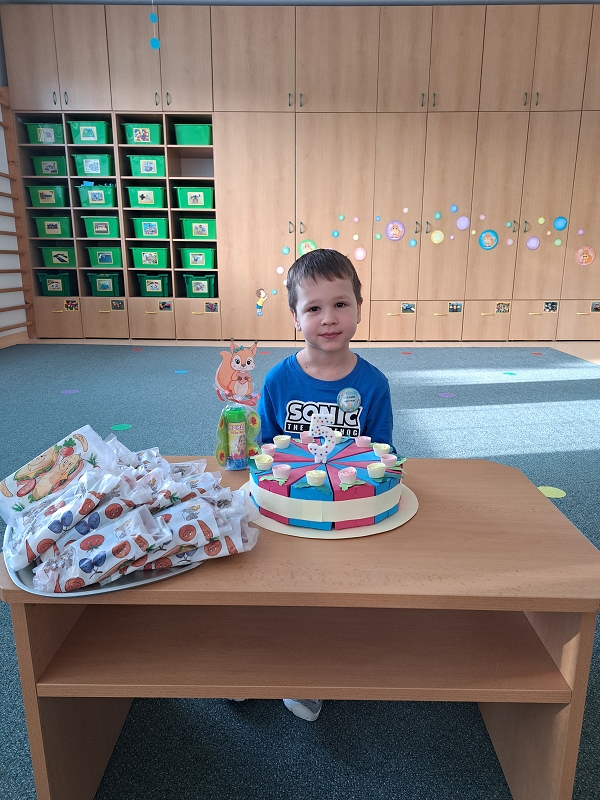 Děti ze třídy Veverek slaví